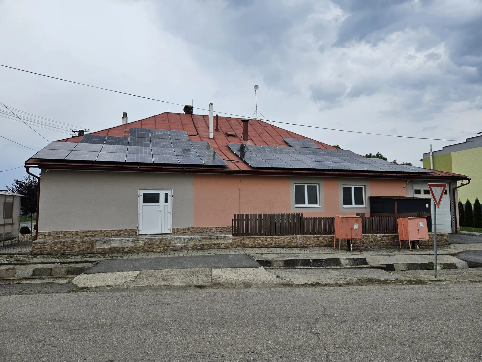Solárne panely na pekárni Kelpek v Čiernom Poli