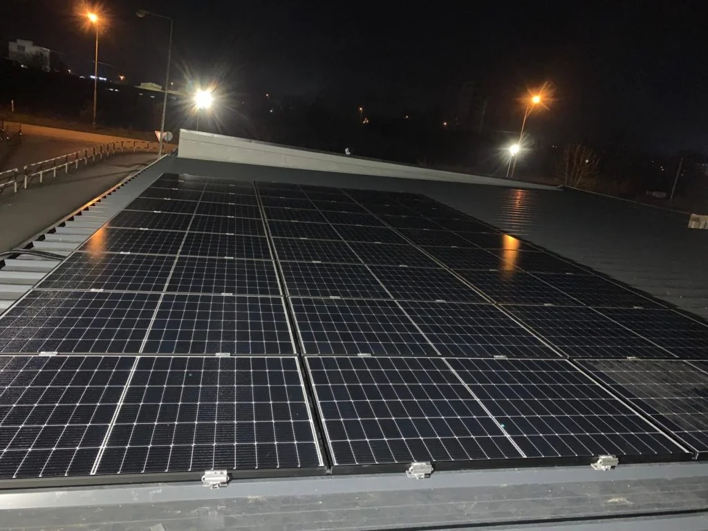 Hala s fotovoltickou elektrárňou v Michalovciach