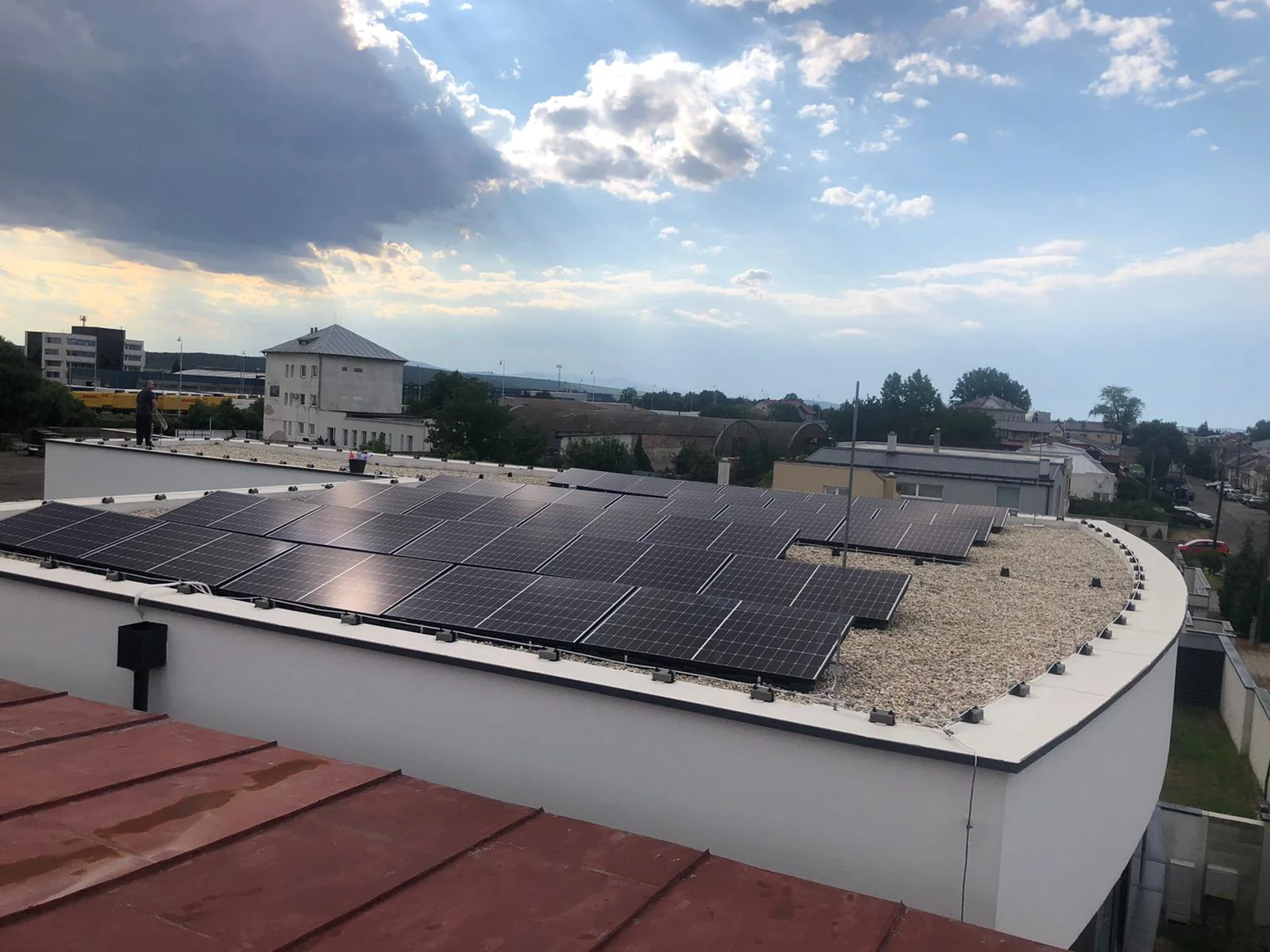Prevádzková budova s fotovoltickou elektrárňou v Michalovciach, okres Michalovce