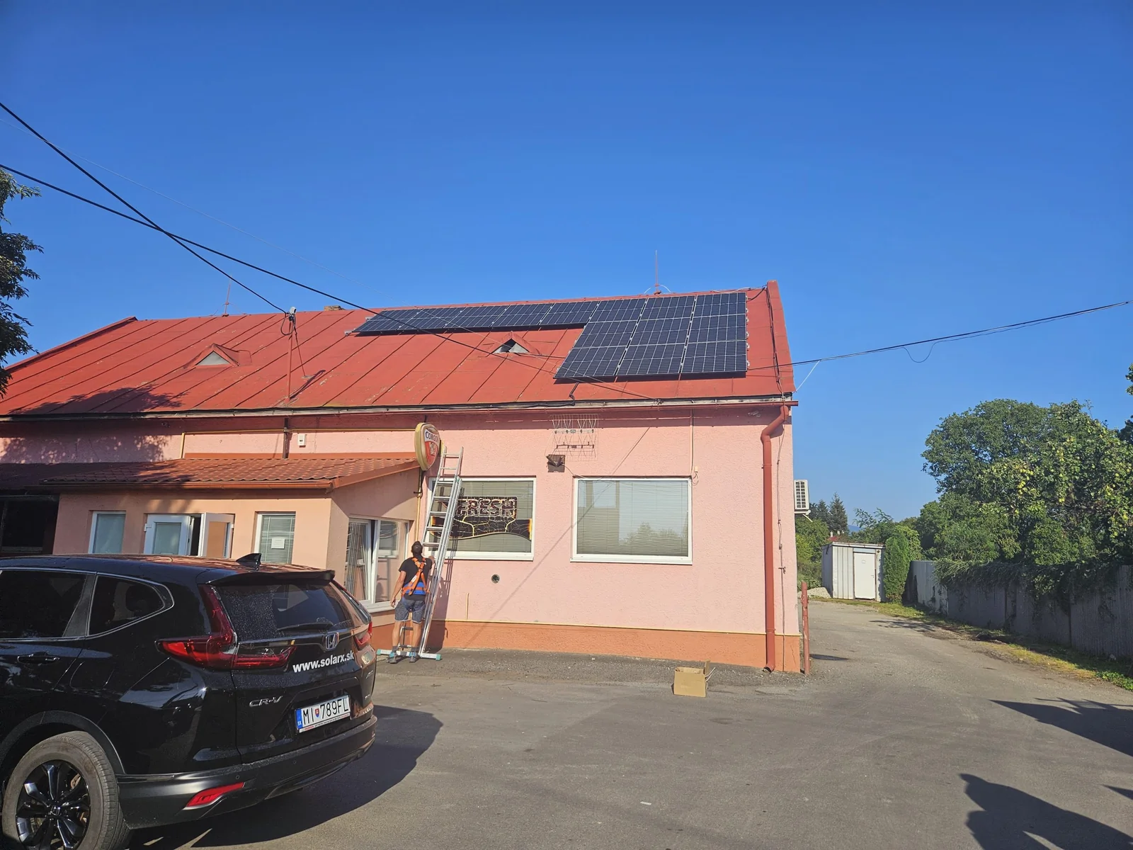 Fotovoltická elektráreň na predajni v Sobranciach