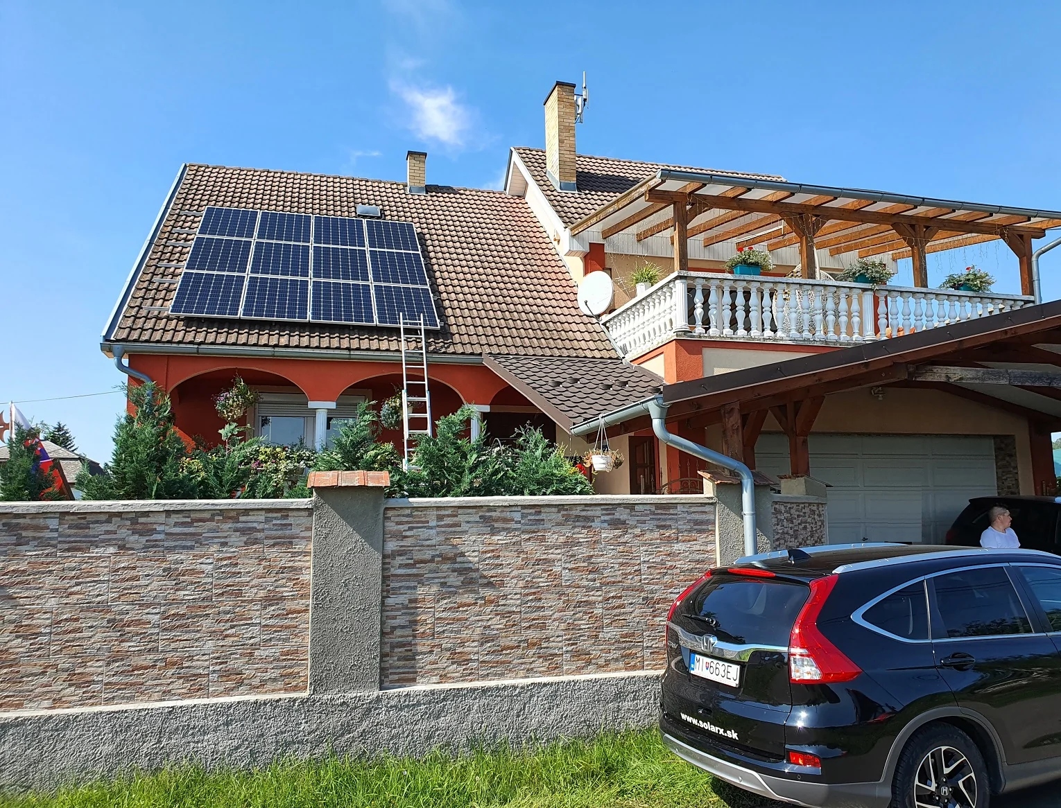 Solárne panely na rodinnom dome vo Svätušiach