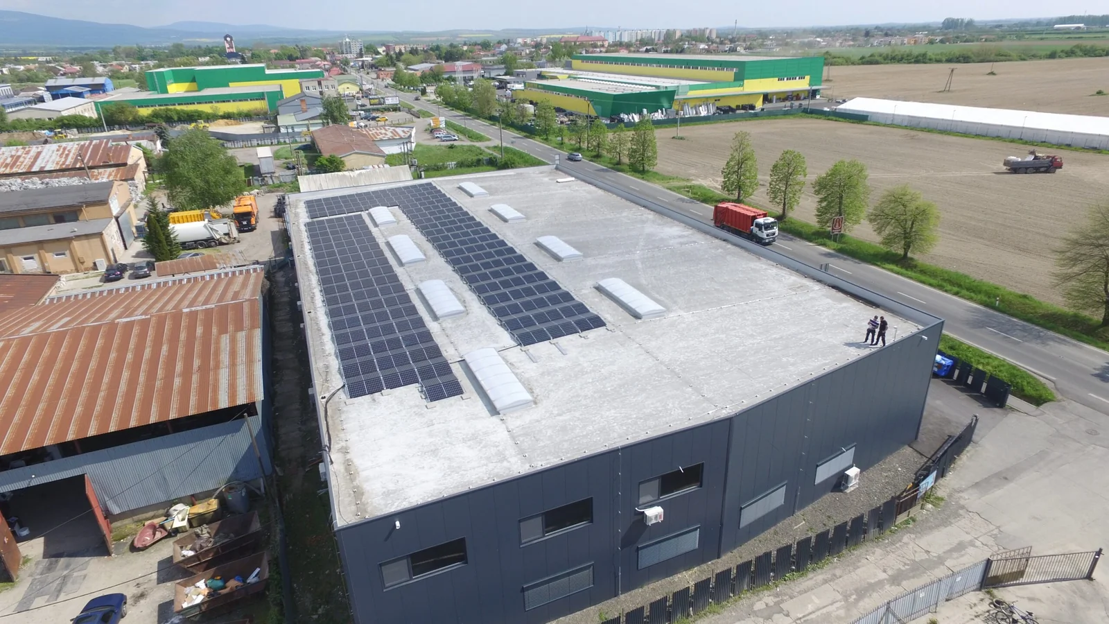 Fotovoltická elektráreň pre komerčný objekt a prevádzkovú halu